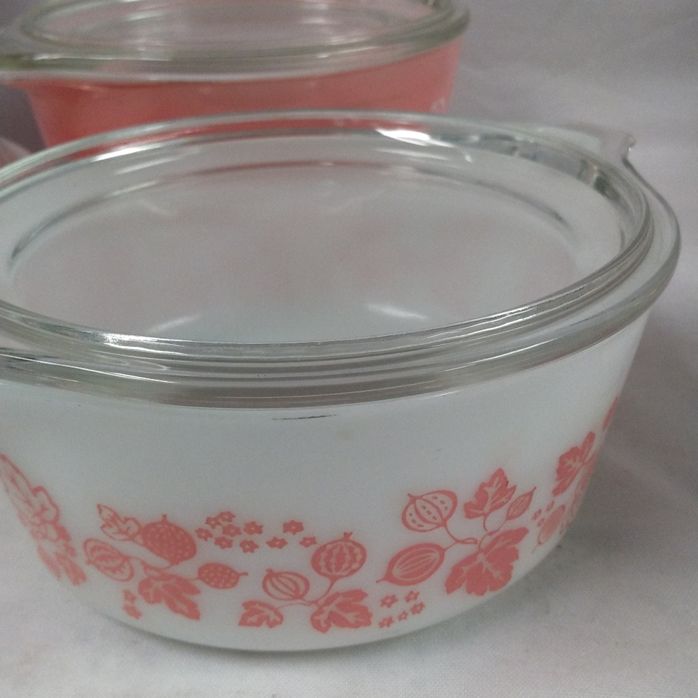 Mid-century Pyrex Pink Gooseberry Casserole Bowls - Picture 7 of 9